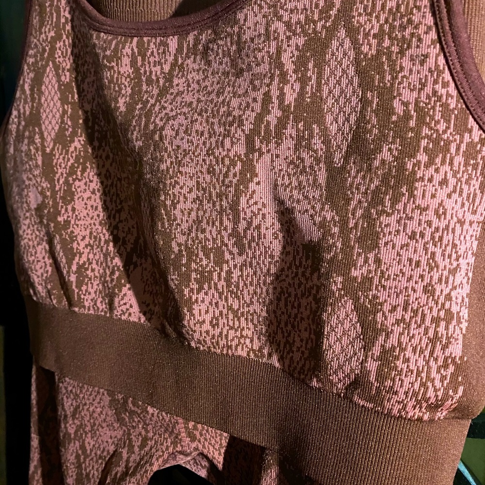 Seamless Snakeskin Bra & 7/8 Leggings